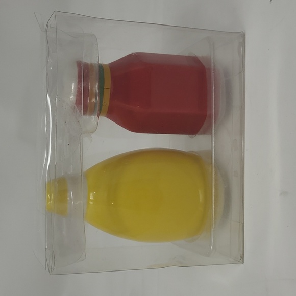 NEW IN PACKAGE KETCHUP/MUSTARD SALT AND PEPPER SHAKERS - Picture 2 of 6